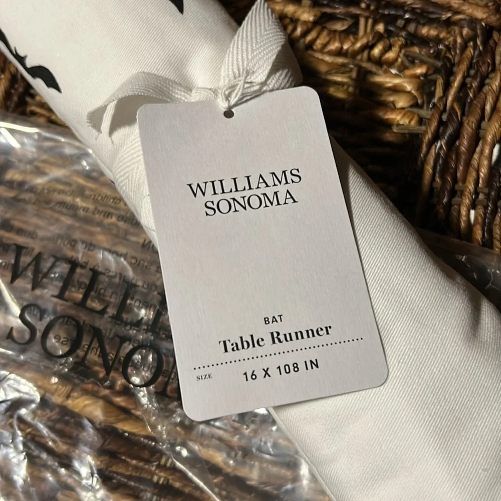 Williams Sonoma Black Bat 🦇 Design Table Runner BNWT